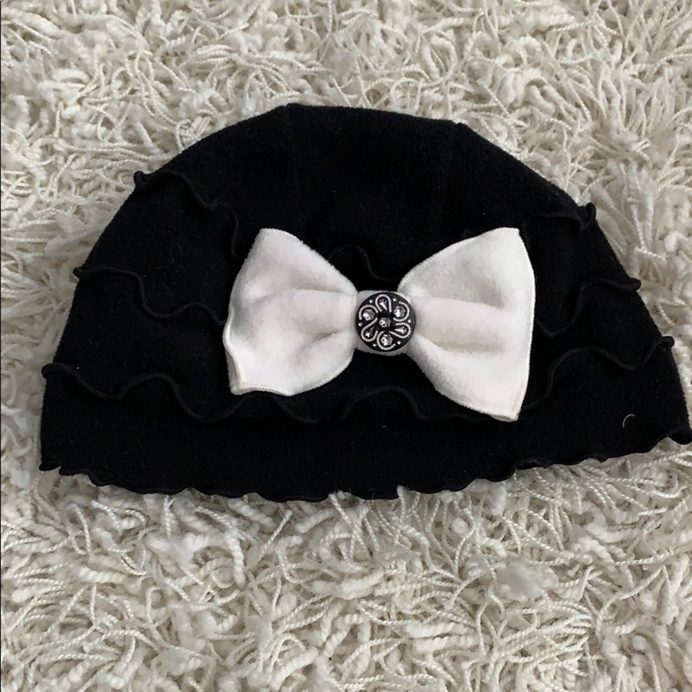 Ruffle beret with bow never worn but no tags